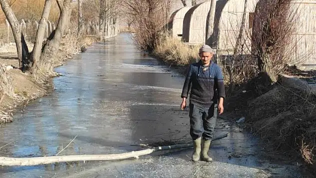 SULTAN SAZLIĞI'NDAKİ GÖL BUZ TUTTU