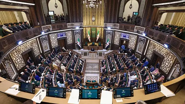 Suriye'de tarihi adım: Esad rejiminin devrilmesi sonrası ilk halk parlamentosu oturumu gerçekleştirildi