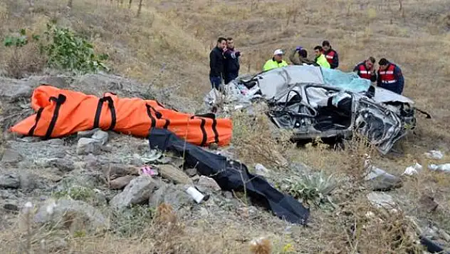 TAKLA ATAN OTOMOBİL BİR AİLEYE FELAKETİ YAŞATTI