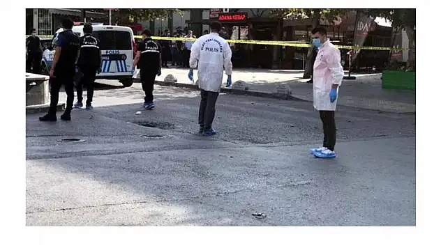 TAKSİ DURAĞINDA ÇIKAN TARTIŞMADA SİLAHLAR KONUŞTU: 2 ÖLÜ 1 YARALI