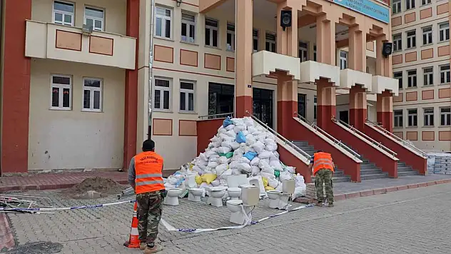 TALAS BELEDİYESİ OKULLARI YENİLİYOR