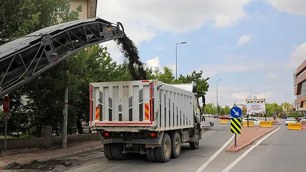 TALAS ÇİMENLİ CADDESİ'NDE YENİLEME ÇALIŞMASI