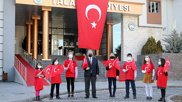 TALASLI ÖĞRENCİLERDEN İSTİKLAL MARŞI KLİBİ
