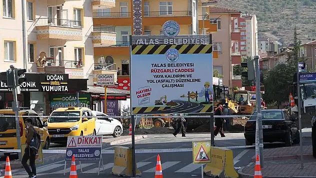 TALAS'TA KIŞ ÖNCESİ HUMMALI YOL ÇALIŞMASI
