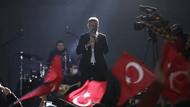 TALAS'TA MUHTEŞEM CUMHURİYET KONSERİ