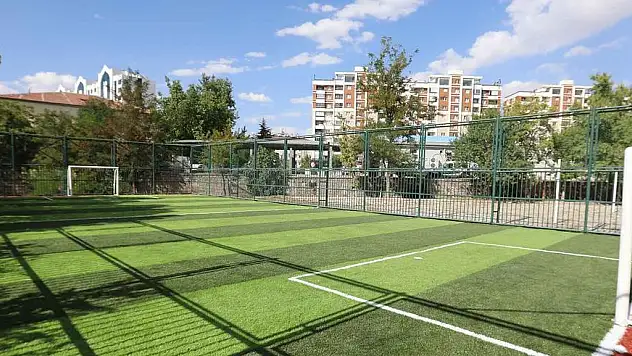 TALAS'TA OKULLARIN SPOR SAHALARI PIRIL PIRIL