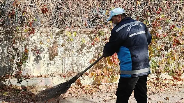TALAS'TA SONBAHAR TEMİZLİĞİ BAŞLADI