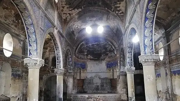TARİHİ ERMENİ KİLİSESİ RESTORASYON BEKLİYOR