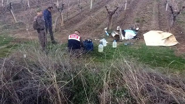 Tarlada uyuyan oğlunun üzerinden minibüsle geçti