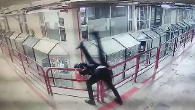 TARTIŞTIĞI ESNAFI 12. KATTAN ATTI