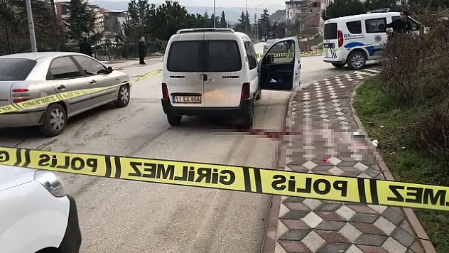 Tartıştığı Kız Arkadaşının Gözü Önünde Kafasına Sıktı