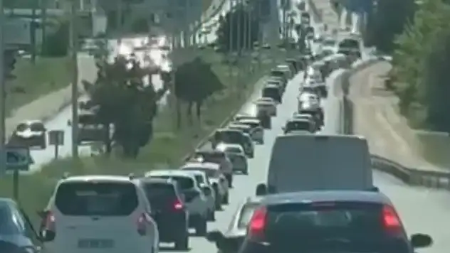 Tatil dönüşü yollarda yoğun trafik oluştu