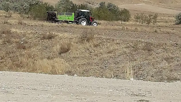 'TAVUK ZİBİLİNİ YERLEŞİM YERİNE ATIYORLAR'