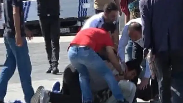 TEKME TOKAT DÖVDÜĞÜ GENCİ KİMSE ELİNDEN ALAMADI!