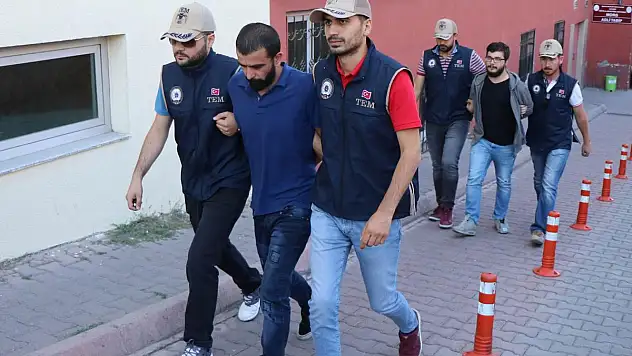 Terör örgütlerinin propagandasını yapan 2 kişi gözaltına alındı
