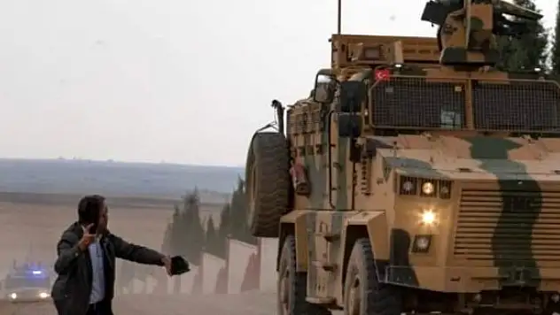 TERÖR ÖRGÜTÜ YANDAŞLARINDAN TÜRK ASKERİNE ÇİRKİN SALDIRI!