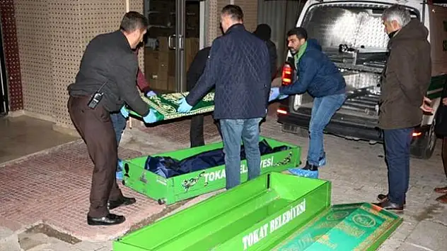 TOKAT'TA BİR ANNE, OĞLUNU ÖLDÜRDÜKTEN SONRA İNTİHAR ETTİ