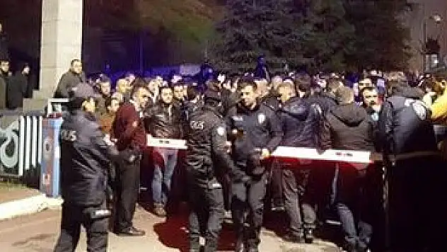 TRABZONSPOR TARAFTARI KARAMAN İÇİN AYAKLANDI