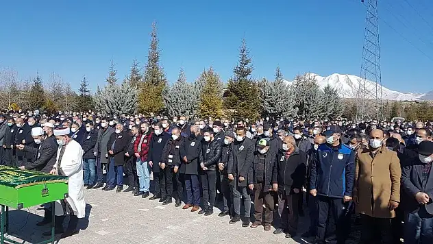 TRAFİK KAZASINDA HAYATINI KAYBEDEN YAĞLIOĞLU GÖZYAŞLARI İÇİNDE TOPRAĞA VERİLDİ