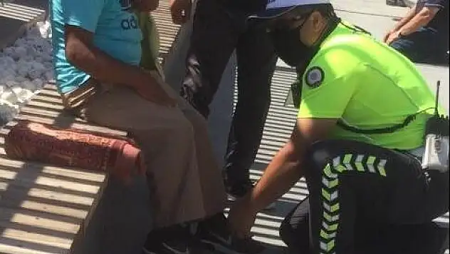 TRAFİK POLİSİNDEN ÖRNEK DAVRANIŞ