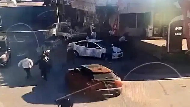 Trafikte 'Önüne bak' dedi, ortalık savaş alanına döndü: 6 kişi tutuklandı