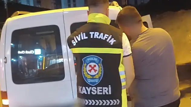 Trafikte cep telefonu kullanımına 455 cezai işlem uygulandı
