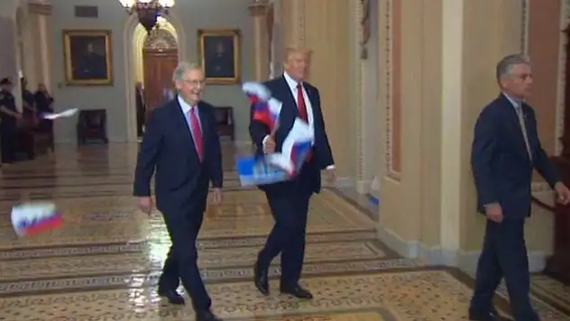 Trump'a, Rusya bayraklı protesto: 'Vatan haini'
