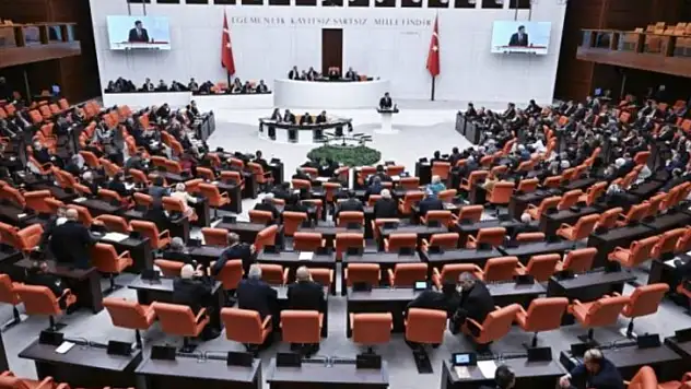 TSK ile ilgili düzenlemeleri de içeren kanun teklifi Mecliste kabul edildi