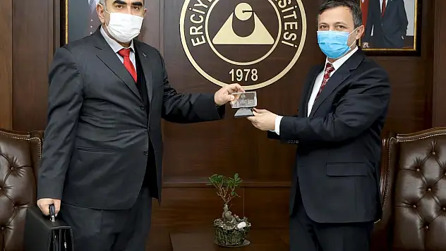 TÜBİTAK VE TÜBA'DAN ÖDÜL ALAN ÖĞRETİM ÜYELERİ REKTÖR ÇALIŞ'I ZİYARET ETTİ