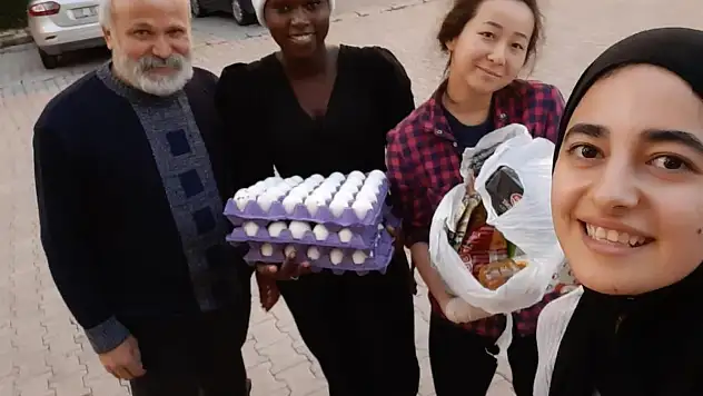 TURAN DERNEĞİ, ''EVDE KAL'AN' ÖĞRENCİLERE DESTEK VERDİ