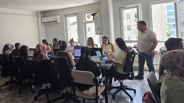 Türk Büro-Sen'den zabıt katipliği adaylarına ücretsiz klavye eğitimi desteği