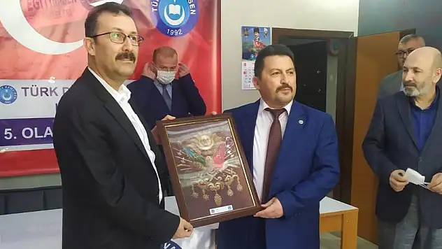 TÜRK DİYANET-SEN VAKFINDA DEVİR TESLİM TÖRENİ YAPILDI