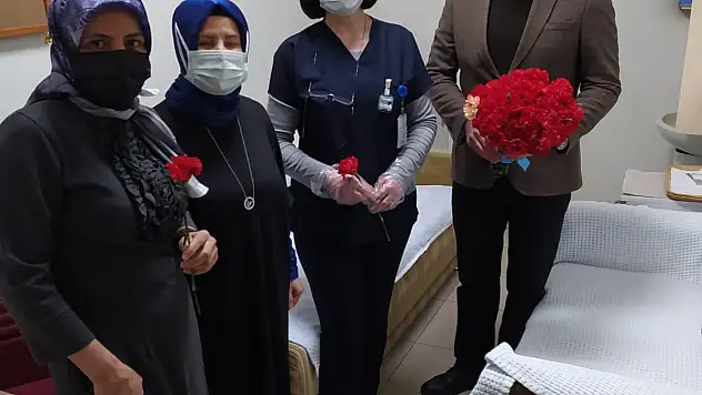 TÜRKAV KAYSERİ'DEN SAĞLIKÇILARA 14 MART JESTİ
