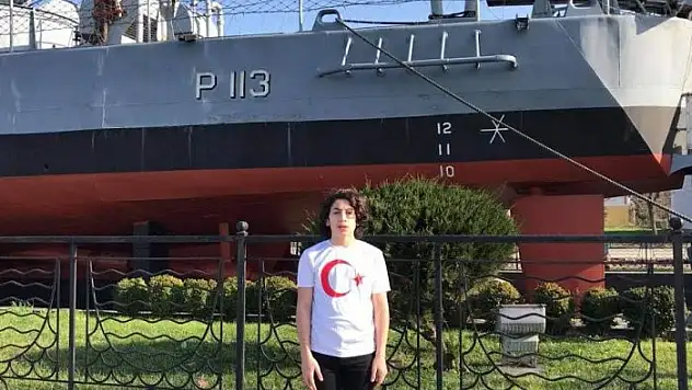 TÜRKİYE GENELİNDEN 41 ÖĞRENCİ İSTİKLAL MARŞIMIZI BİR VİDEODA OKUDU