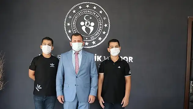 TÜRKİYE ÜÇÜNCÜSÜ İKİZ KARDEŞLER KABAKCI'YI ZİYARET ETTİ