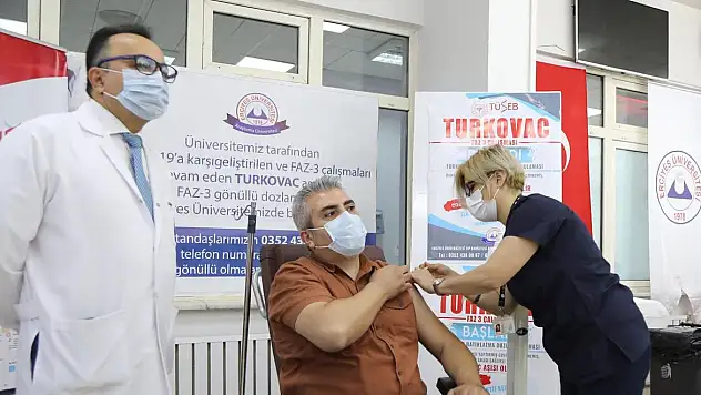 TURKOVAC, GÖNÜLLÜLERE 3. DOZ OLARAK UYGULANMAYA BAŞLANDI