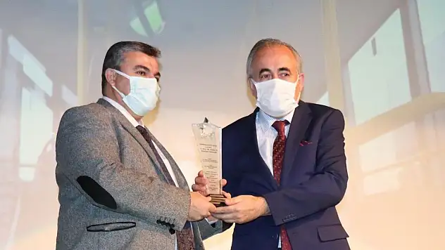 TURKOVAC VE MEMDUH BÜYÜKKILIÇ'A 'PANDEMİ' ÖDÜLLERİ