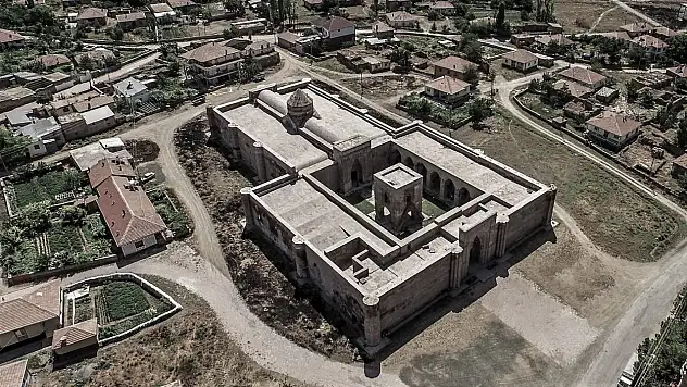 Tuzhisar Sultan Hanı: İpek Yolu'nun Selçuklu Mirası