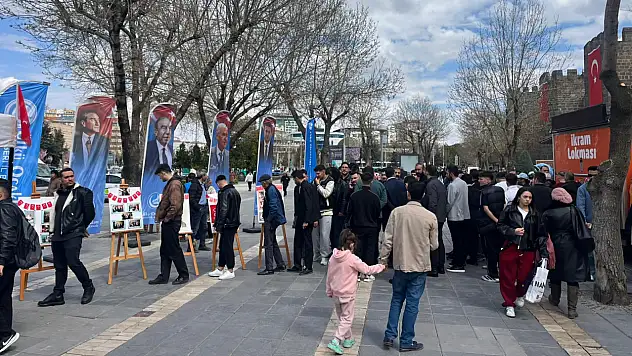 Ülkü Ocakları Kayseri'den Alparslan Türkeş resim sergisi