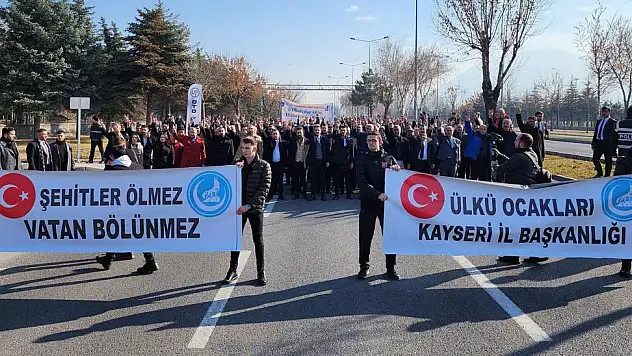ÜLKÜ OCAKLARI, SARIKAMIŞ ŞEHİTLERİ İÇİN YÜRÜDÜ