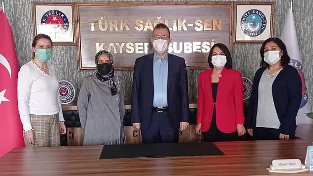 BAYER: 'SAĞLIKÇILAR TÜKENMİŞLİK SENDROMU İLE BAŞ BAŞA BIRAKILDI'