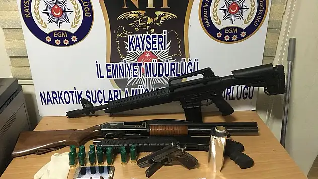 Uyuşturucu operasyonunda cephanelik çıktı