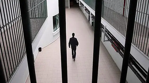Uyuşturucu tedavi merkezine uyuşturucu sokmaya çalışan iki sanığa toplam 21 yıl hapis