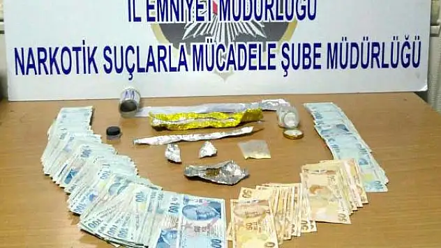 Uyuşturucu ticareti şüphelileri 14 bin lira ile yakalandı