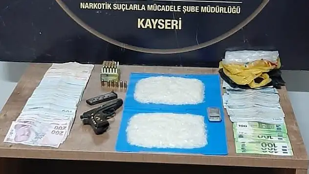 UYUŞTURUCULARI PİYASAYA SÜRMEDEN YAKALANDILAR