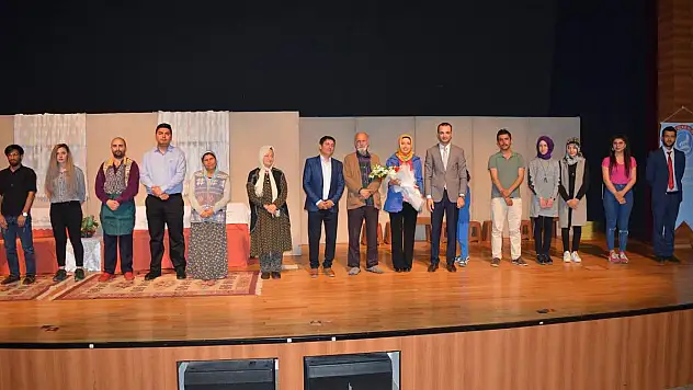UYUŞTURUCUNUN ZARARLARI SAHNEDE ANLATILDI