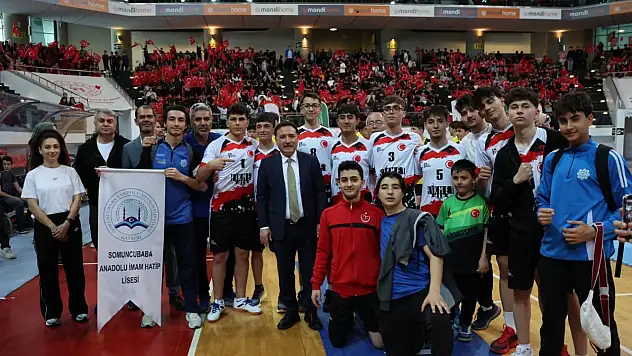Vali Çiçek gençlere seslendi: Sizler bu büyük milletin geleceğisiniz