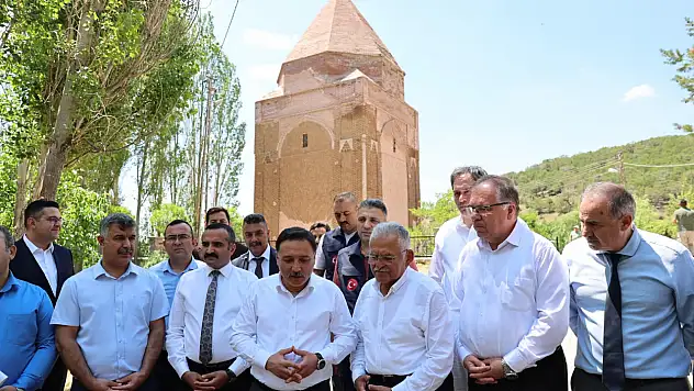 Vali Çiçek ve Başkan Büyükkılıç'tan Melikgazi türbesinde inceleme