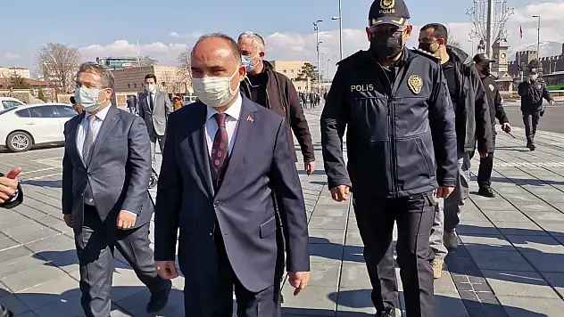 VALİ GÜNAYDIN: 'EKMEĞİNİZİ, MANTINIZI TOPLU OLARAK YAPMAYIN'