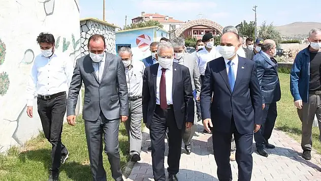 VALİ GÜNAYDIN VE BAŞKAN BÜYÜKKILIÇ İNCESU'DA MUHTARLARLA GÖRÜŞTÜ
